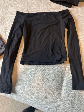 Amazon Essentials Black Off-The-Shoulder Long Sleeve Top